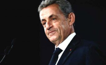 Bývalého francúzskeho prezidenta obvinili z finančných zločinov