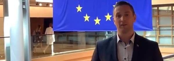 Europoslanec Milan Uhrík: Bruselským byrokratom začína veľmi prekážať Právo veta, ktoré majú členské štáty EÚ. Brusel chystá veľkú rekonštrukciu, uchvátenie moci  – INFO!!! (Rozhovor)