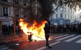 Francúzsko: Polícia počas protestov proti policajnému násiliu zadržala 81 osôb