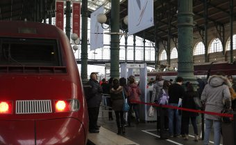 Francúzsko: Začal sa súd s mužom obvineným z pokusu o útok vo vlaku