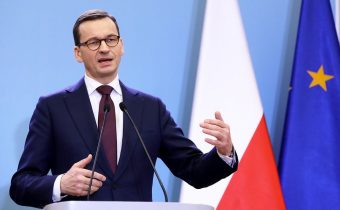 Premiér straší, že Poľsko môže čeliť tretej vlne, ak nebude vakcína