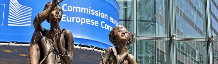 Európska komisia počíta s vystavením bianco šekov