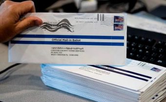 Porážku Trumpa zvádl… Jeden poštovní sklad u Los Angeles. A rotačky chrlí lístky, dokud Biden nezvítězí