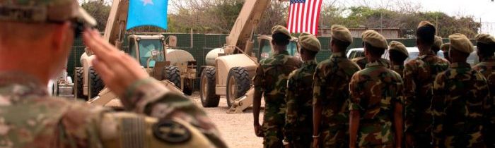Trump nařídil stáhnout většinu amerických vojáků ze Somálska