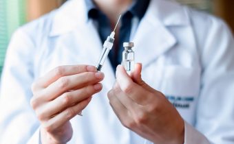 Slovenská lekárska únia špecialistov poslala ministrovi zdravotníctva otázky ohľadom očkovania
