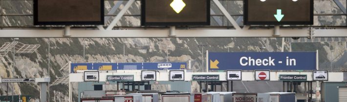 Začali platiť nové pravidlá medzi EÚ a Britániou