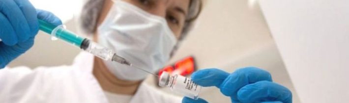 Bloomberg: Maďarsko ako prvá členská krajina EÚ schválila ruskú vakcínu proti COVID-19