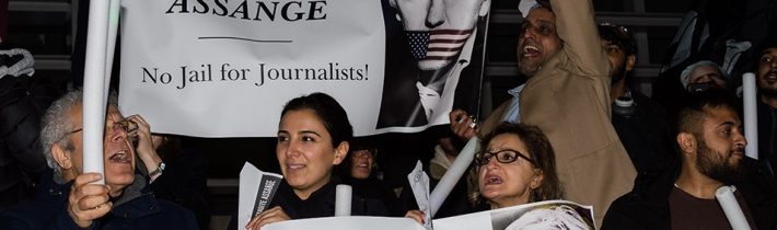 V Austrálii požadují konec stíhání Assange a jeho návrat domů