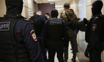 Plánované demonštrácie na podporu Navaľného ruská polícia potlačí. Začala zatýkaním kolegov opozičného politika