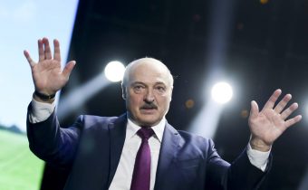 Bielorusko: Protesty proti Lukašenkovi naberajú na sile. Policajti zadržali aj zahraničných novinárov