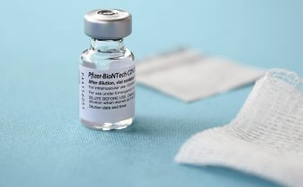 Izrael: Vakcína Pfizer/BioNTech má účinnosť 94 percent, tvrdí štúdia zdravotnej poisťovne