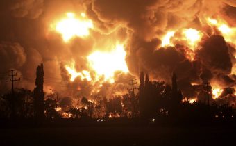 Indonézia: Najmenej 20 zranených pri výbuchu v ropnej rafinérii