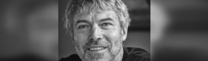 Nejprve Olivier Dassault, nyní Petr Kellner! V březnu s odstupem 20 dní zahynuli za záhadných okolností dva miliardáři, ve stejném typu helikoptéry a oba s napojením na čínský telekomunikační gigant Huawei! Francouzský Dassault podepsal s Huawei dohodu o nasazení čínských cloudových sítí, Kellner před pár dny oznámil šokující záměr vstoupit na burzu a provést IPO telekomunikační společnosti CETIN v úhrnu za 5 miliard dolarů! Proč se Petr Kellner tak narychlo chtěl zbavit zlatého telete? Kdo by asi tak byl kupcem akcií největší telekomunikační společnosti ve Východním bloku? Zkuste hádat!
