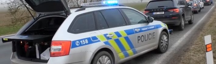 Proti covidu 500 vojáků, proti občanům 5 000 a 26 000 policistů. Proti komu vláda bojuje?