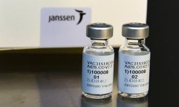 Francúzsko: EÚ schváli vakcínu od firmy Johnson & Johnson začiatkom marca