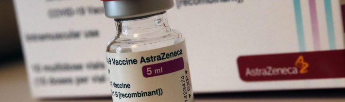 WHO: Súvis vakcíny od Astrazenecy a krvných zrazenín je možný, ale nepotvrdený