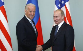 Kremeľ signalizuje možný júnový summit Bidena a Putina