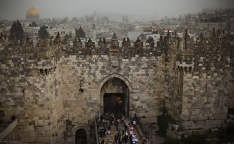 Izrael umožnil Palestínčanom zhromažďovať sa pri Damaskej bráne v Jeruzaleme