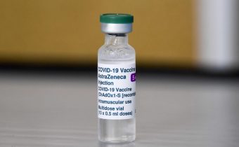 Nemecko: Komisia odporúča podať druhú dávku inej vakcíny než AstraZeneca