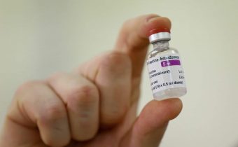Francúzsko hlási tri prípady trombóz u zaočkovaných ľudí AstraZenecou. Dvaja z nich zomreli