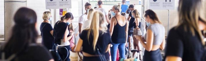 Slovensko pripravuje covid pasy, mohli by byť do leta.