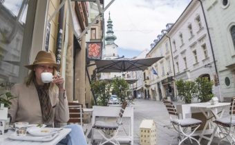 Od pondelka sa na Slovensku otvoria terasy reštaurácií aj fitnescentrá