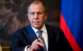 Lavrov varoval ostatné krajiny pred podporovaním militaristických nálad Kyjeva