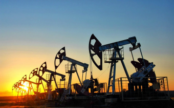 Bloomberg predpovedá rast cien ropy v dôsledku poklesu zásob