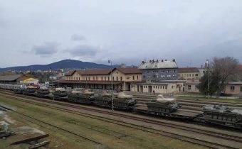 Prečo stáli v Nitre na železničnej stanici tanky nasmerované na východ? pýtajú sa ruské médiá