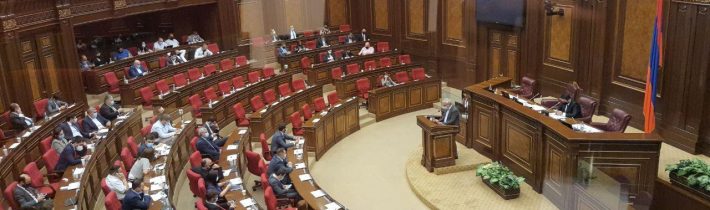 Arménsky parlament Pašinjana za premiéra nezvolil
