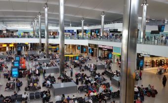 Londýnske letisko Heathrow vyčlení špeciálny terminál pre cestujúcich z červených krajín