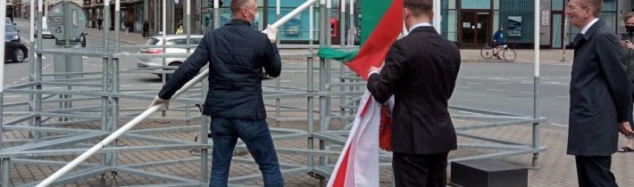 V Rige strhli bieloruskú vlajku
