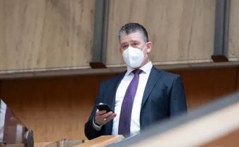 Minister vnútra SR Roman Mikulec sa zúčastnil v Luxemburgu pandemického školenia ako vykrútiť krk opozícii, internetovým rebelom a celému národu