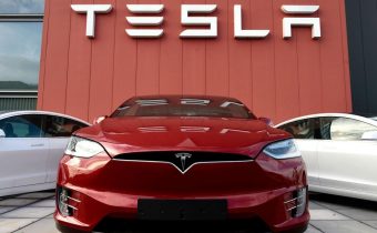 Tesla stiahne v Číne 285-tisíc áut pre opravu tempomatov