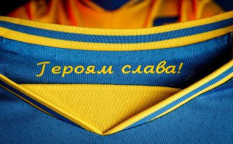 Ukrajinská futbalová reprezentácia ide na Euro s banderovským heslom na drese