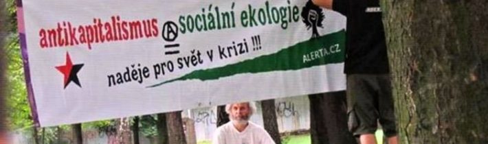 Reportér Skynews Austrálie mladým demonstrantům: Probuď se a drž svou rozmazlenou hubu!