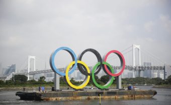 Traja účastníci olympijských hier v Tokiu sú pozitívni na koronavírus, Toyota sa od podujatia dištancuje