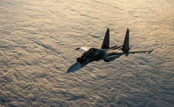 Ruské stíhačky a bombardéry vystrašili lode NATO masívnym náletom