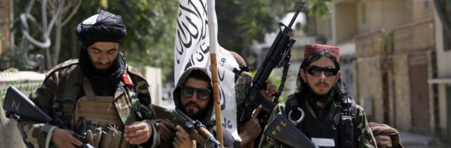 Taliban zintenzívňuje pátranie po spolupracovníkoch NATO a armády USA, vyhráža sa ich rodinám