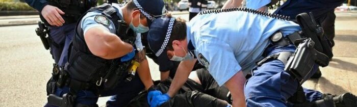 Austrálska polícia hluší ľudí hlava-nehlava (VIDEÁ)
