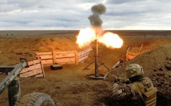 Ukrajinské ozbrojené sily vypálili na predmestie Donecka osem mín