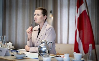 Dánska premiérka Frederiksenová neočakáva ďalší celoštátny lockdown, väčšina ľudí je zaočkovaná