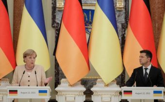 Merkelová mala v Kyjeve stretnutie so Zelenským, diskutovali aj o riešení konfliktu na východe Ukrajiny