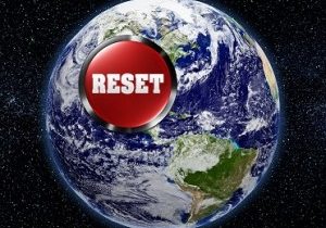 Klobouky si držet nemusíte, už dávno ulétly