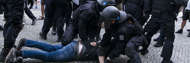 Stát dává občanům najevo, že jsou nic. Když mu to přijdou říct, zmlátí je, říká Landa