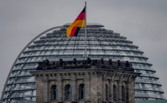 Nemecko začína zostavovať budúcu „pomerkelovskú“ vládu, zložitý proces môže trvať týždne až mesiace