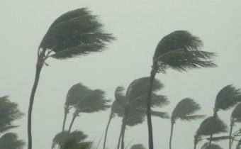 Hurikán Sam naberá na sile, vietor dosiahol rýchlosť takmer dvesto kilometrov za hodinu