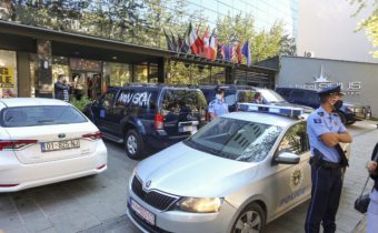 Aktivisti protestovali v Prištine proti členom Osobitného súdu pre Kosovo a tvrdia, že chcú zmeniť dejiny