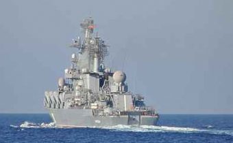 Ruský raketový krížnik „Moskva“ blokuje ukrajinské lode západne od Krymu