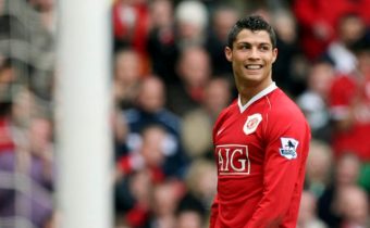 Ronaldo si po 12 rokoch oblečenie dres Manchestru United, dokonca so svojím obľúbeným číslom